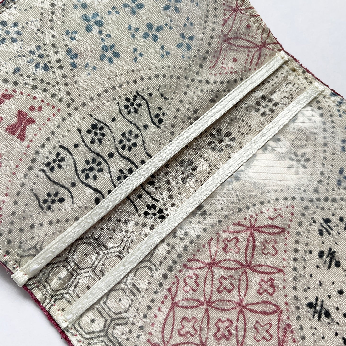 Leather Cardholder: Circle Heart 02