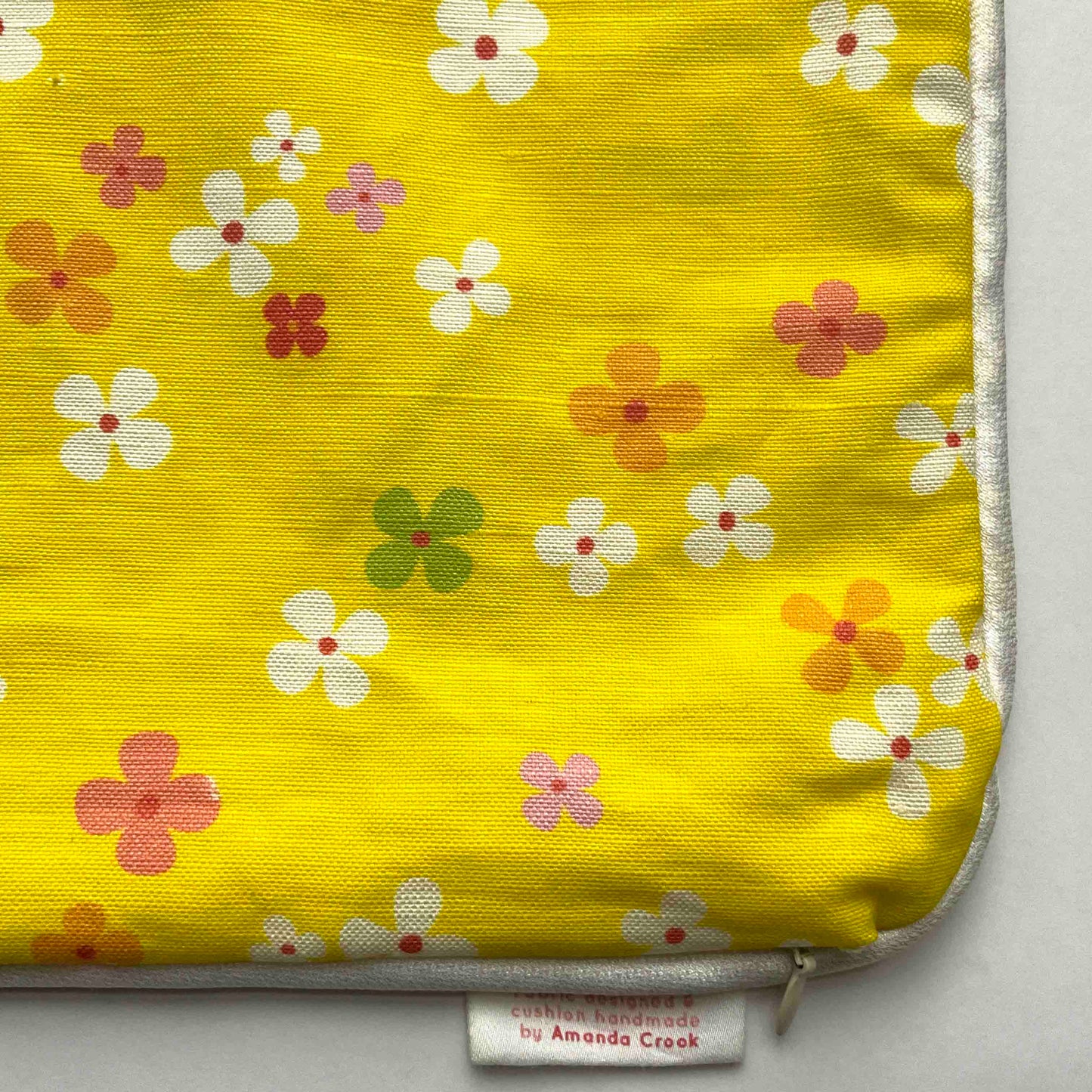 Linen-Cotton Cushion Cover: Daisy • Hero (Small)