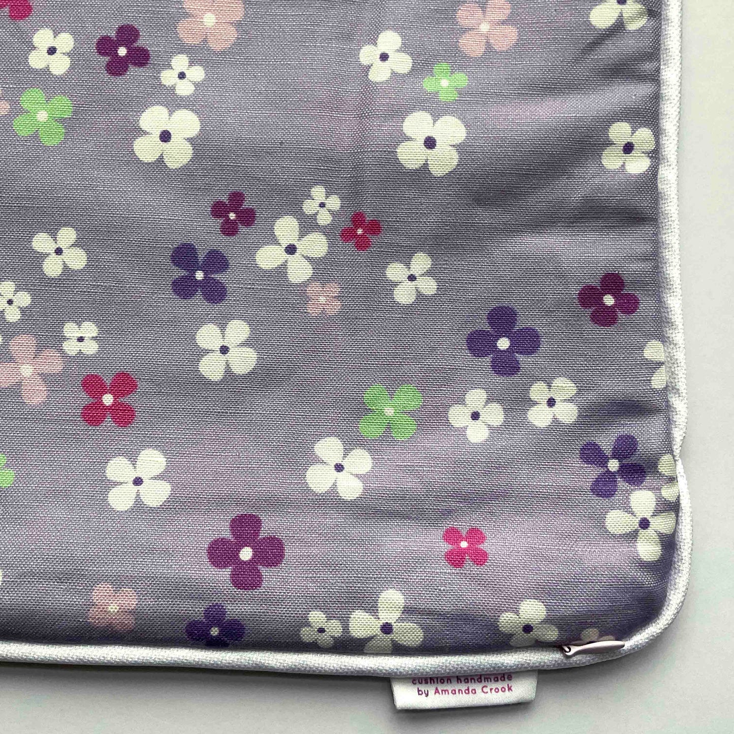 Linen-Cotton Cushion Cover: Daisy • Margaret (Small)