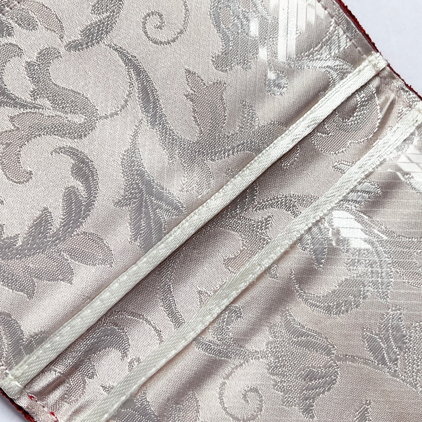 Leather Cardholder: Circle Heart 07