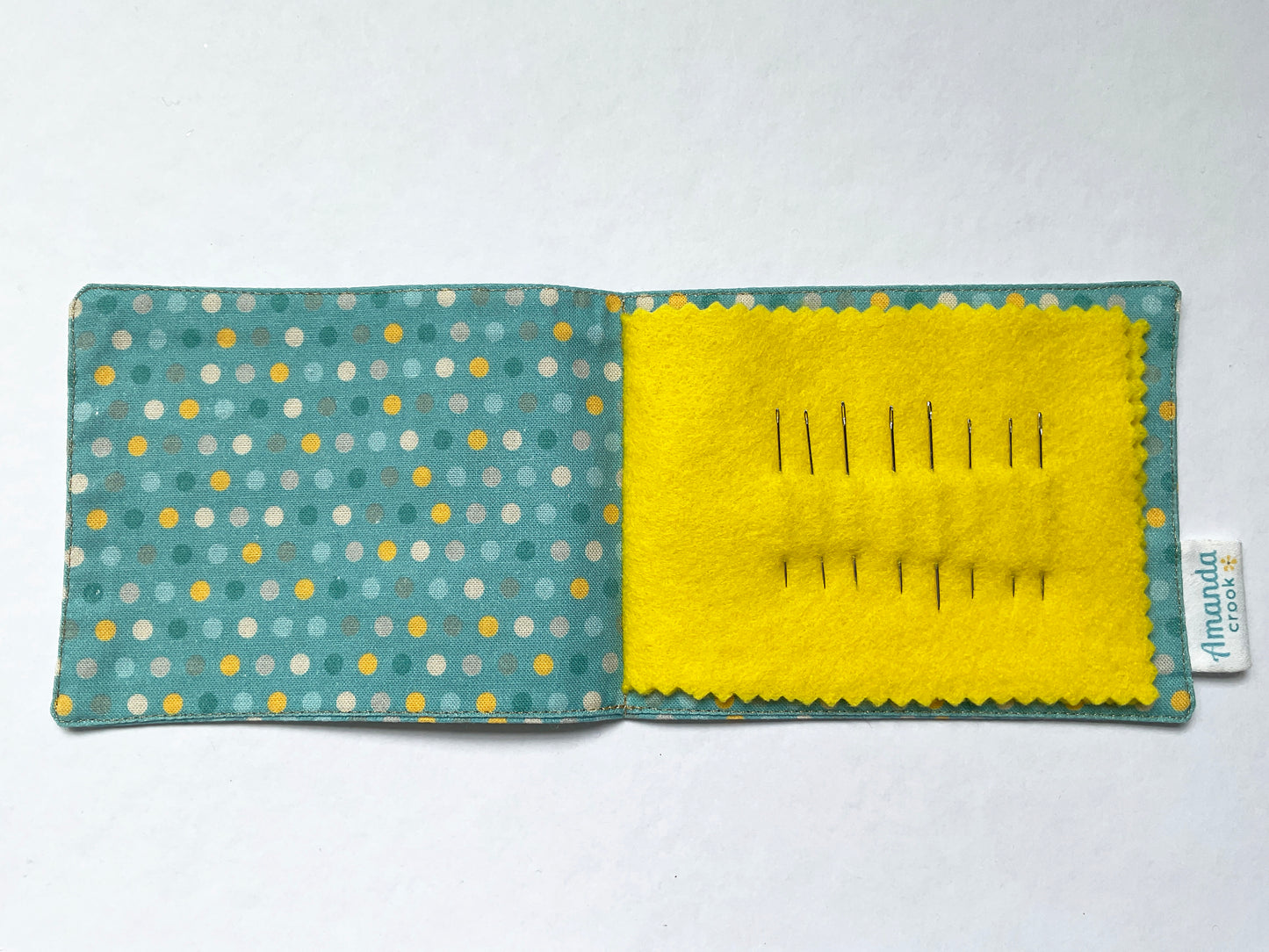Needlebook: Dot • Blanche (Yellow)